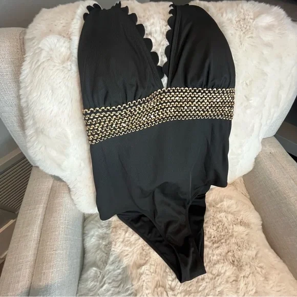 Gold Contrast-Stitching Scalloped Halter One Piece Swimsuit - Picture 8 of 14